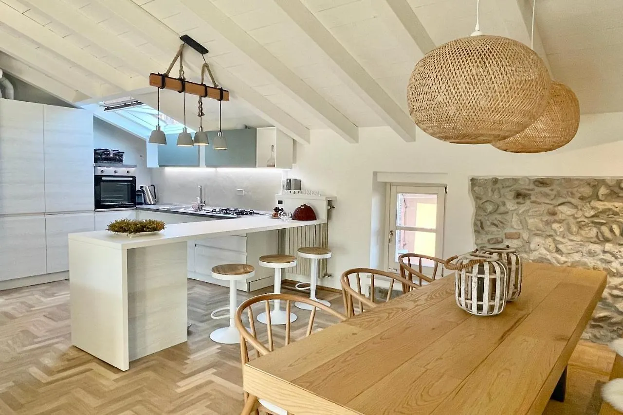 Apartment Borgo Dei Sogni - Unique Loft - Lago Di Garda San Felice del Benaco